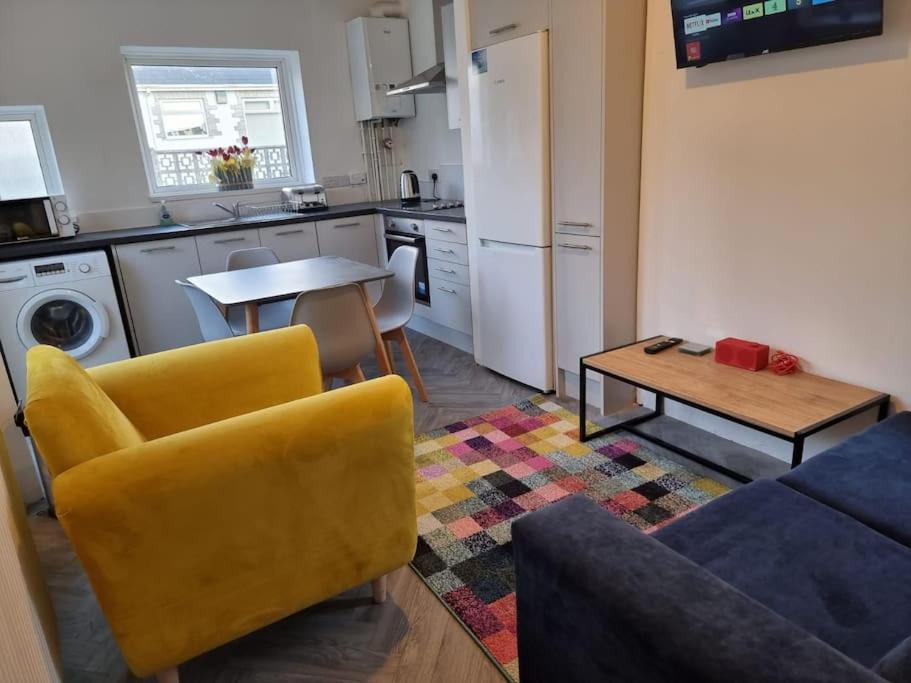 Radiant Accommodation Manor Lane Plymouth Bagian luar foto